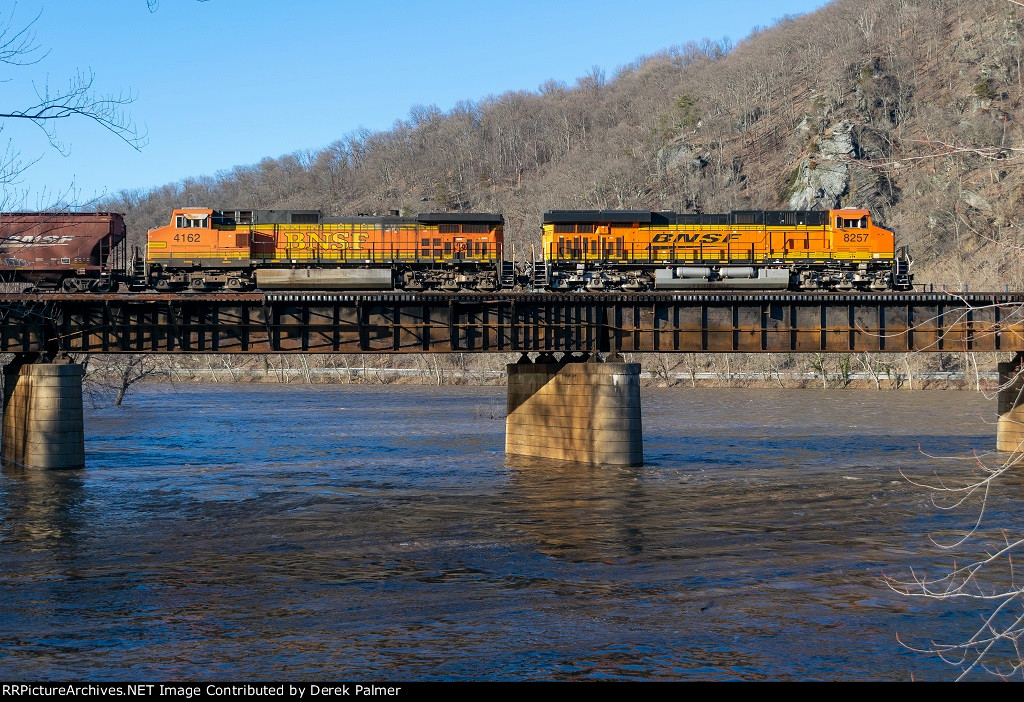 BNSF 8257 leads  G124